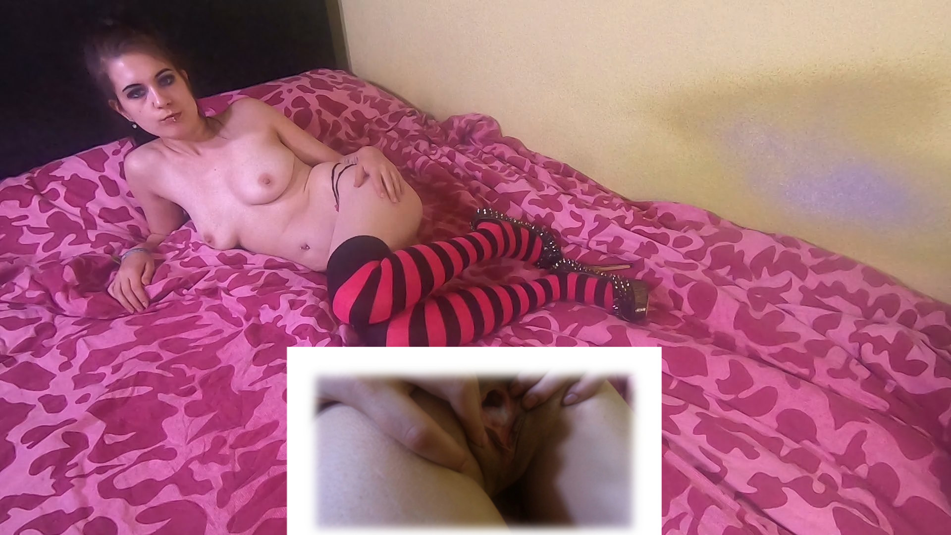 Maskenmann fickt die Highheels Schlampe! Boaaaa, der mit der Maske war ja mal hardcore, schau mal wie der mich gefickt hat!, erst darf ich sein hartes Fickrohr in meine  Maulfotze nehmen die er auch nochmal schön durchfickt, dann knallt der mich übelst im doggy weg so das ich anschließend auf dem bauch liege, weist du wie tief der dort rein geht ? aber schau am besten mal selbst nach, der hat auch noch einfach so in mich abgespritzt :( ob das jetzt gut war ?