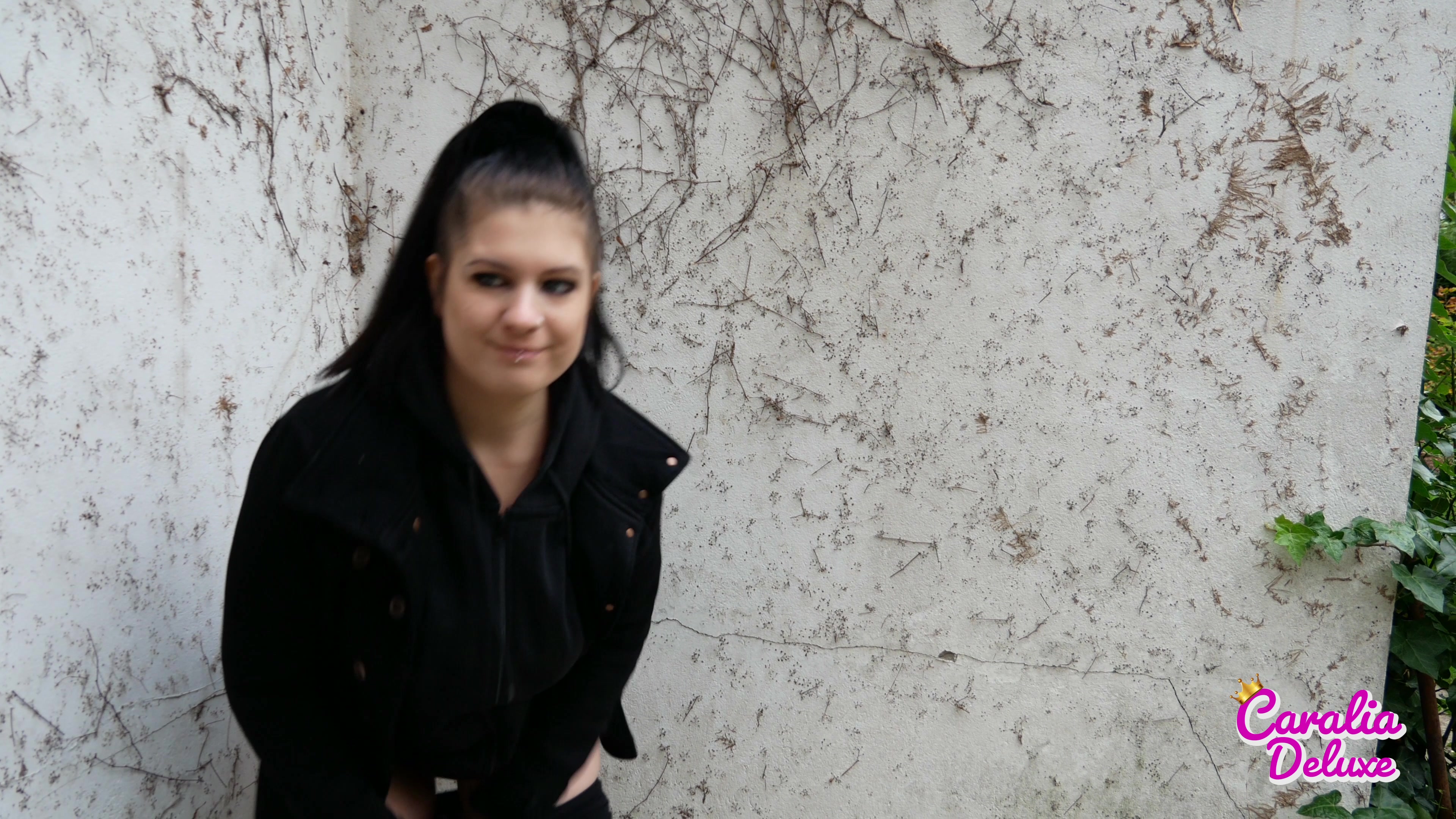 Ich konnte einfach nicht mehr einhalten sonst wäre es in die Hose gegangen! Leider ging alles auf deine Terasse weil du dir so ewig Zeit gelassen hast mir aufzumachen! Ich hoffe du wirst es mir verzeihen, solltest du dieses Video jemals sehen! und für alle anderen, Ja ich habe bei meiner Freundin auf die Terrasse gepisst, und du kannst mir schön dabei zuschauen ;) Wenn dir das Video gefallen hat dann freue Ich mich natürlich über einen Videkommentar und eine Bewertung von dir