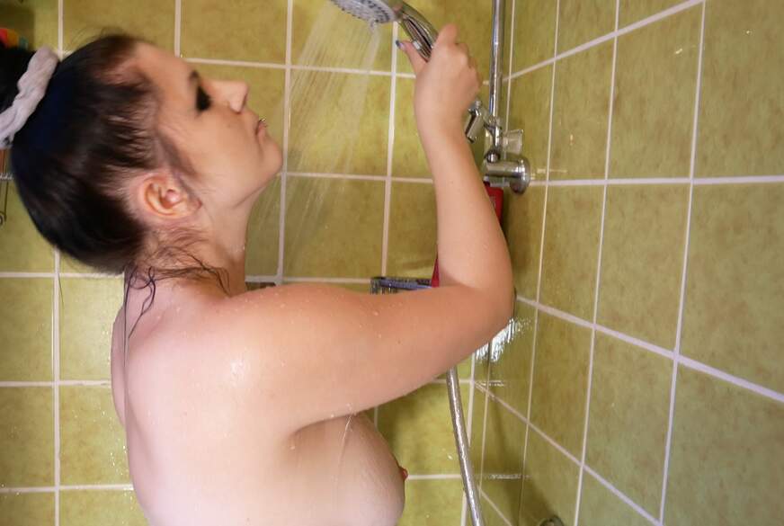CaraliaDeluxe: Hilfe!Vom Spanner in Hoteldusche heimlich gefilmt!