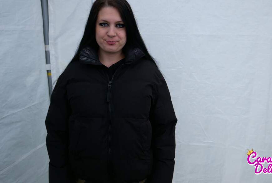 CaraliaDeluxe: Heimlich ins Backstage Zelt gepinkelt