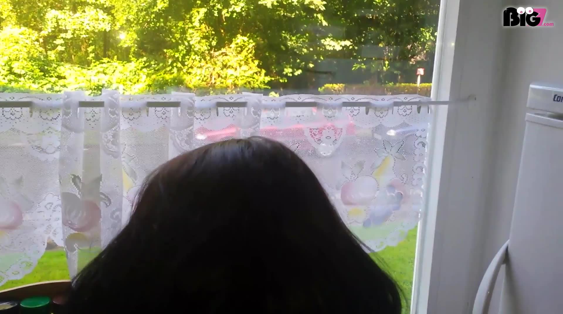 Ich werde geil am Küchenfenster durch gefickt, bei einem Kumpel in der Wohnung, hoffentlich hat das keiner mitbekommen :-)