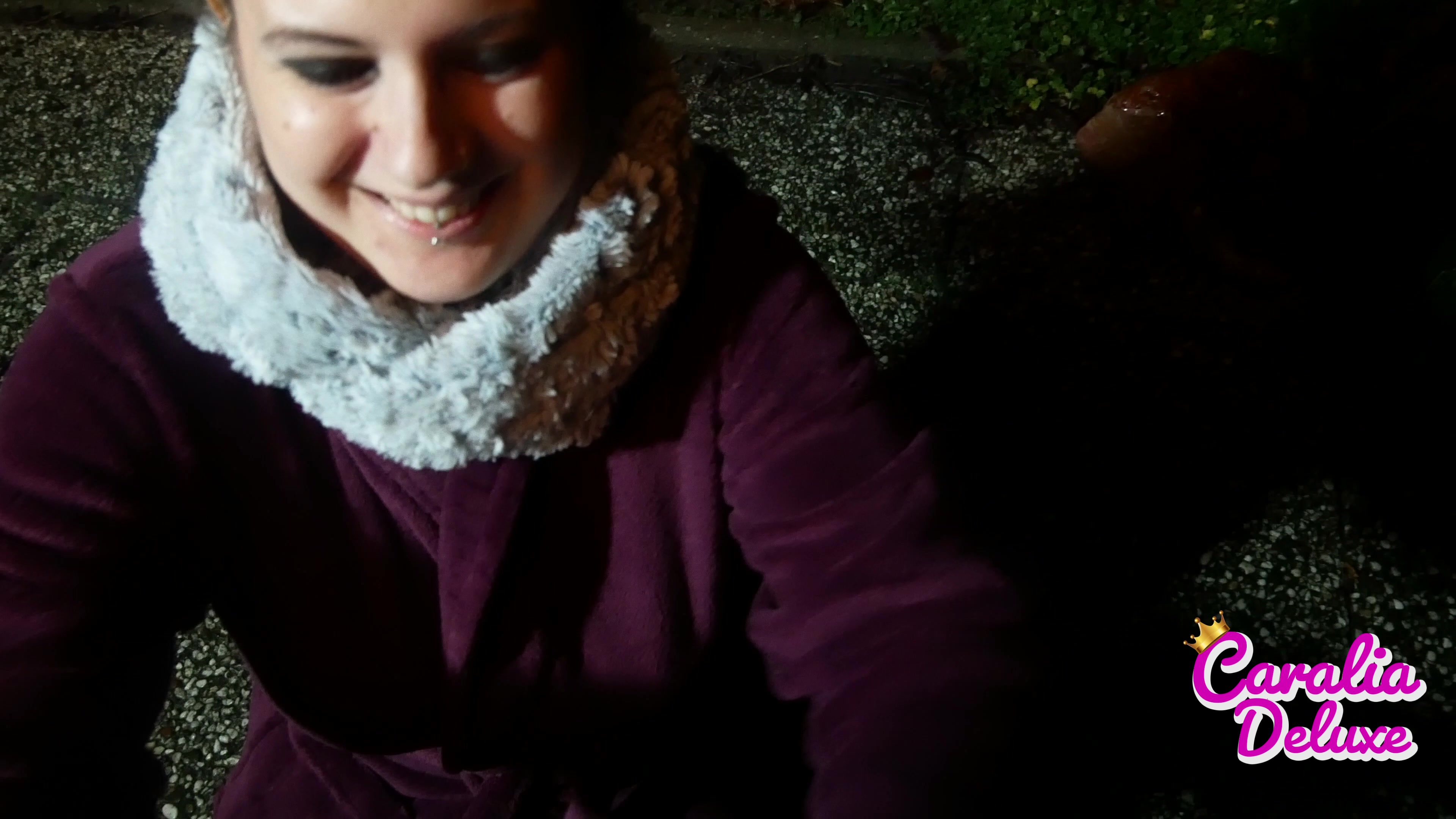 Ich habe mich dazu entschlossen dieses Jahr mal wieder einen Adventskalender auf meinem Profil zu veröffentlichen, das heisst du bekommst jeden Tag bis Weihnachten ein neues geiles Video von mir. Also sei gespannt und lasse dich überraschen was so alles kommen wird. Es handelt sich hierbei um Türchen Nummer. 12 Ein Kumpel von mir musste pissen und war zu faul sich den Schwanz selbst festzuhalten. natürlich habe Ich es gerne für ihn übernommen und direkt noch ein wenig seinen Pimmel massiert. hätte ich dir als kleine pisshilfe auch gefallen ?? oder eher nicht so ? Wenn dir das Video gut gefallen hat, würde Ich mich über eine gute Video Bewertung und einen Kommentar von dir sehr freuen.PS: Es kann vorkommen das die Videos nicht taggenau online kommen werden aus organisatorischen Gründen.