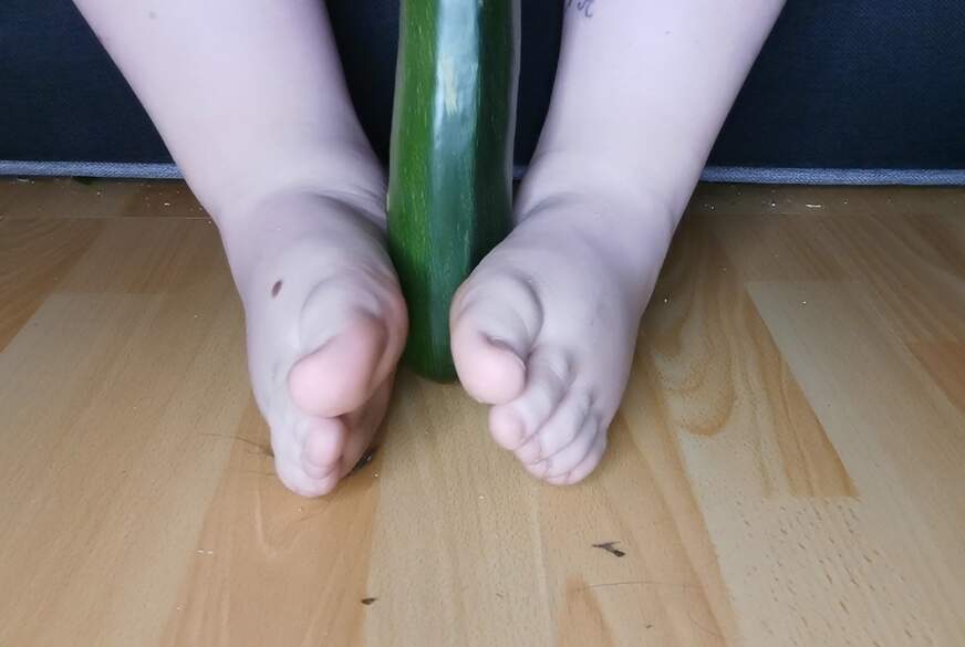 F*****edorotea: D*****ge Füße