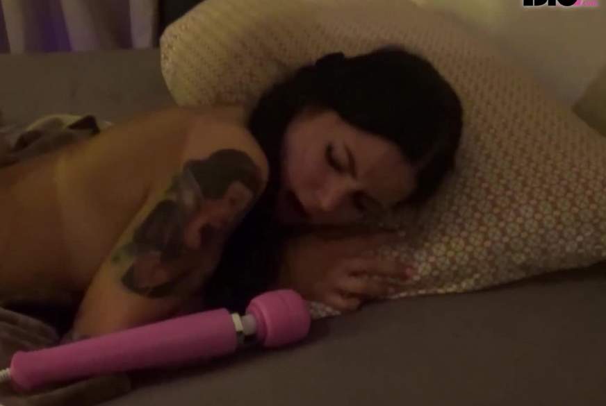 MrsPinkman: F**k! VON MEINEM MITBEWOHNER VOR DER WEBCAM ERWISCHT!!!