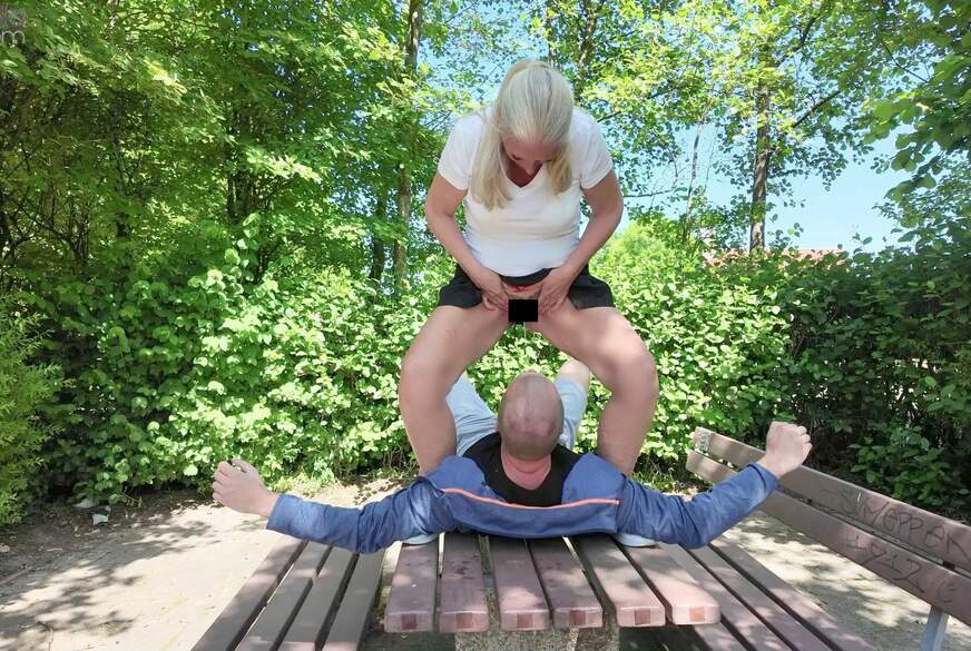 RosellaExtrem: Public AO-f*******k mit C******e u. Maulp**s auf einem Rastplatz! Teil 1