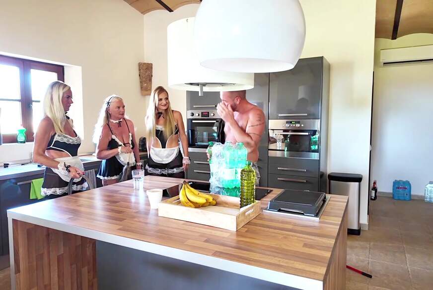 RosellaExtrem: Die 3 Putzs*******n mit Mopp und L**h! Teil 1