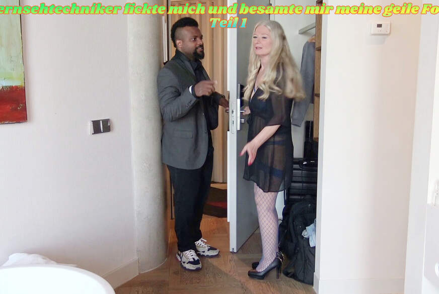 RosellaExtrem: Fernsehtechniker f****e mich und b****te mir meine geile F***e! Teil 1