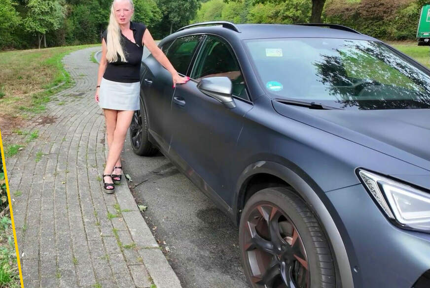 RosellaExtrem: Frech, öffentlich und ohne Höschen! Geiler Public Rastplatz P**s!