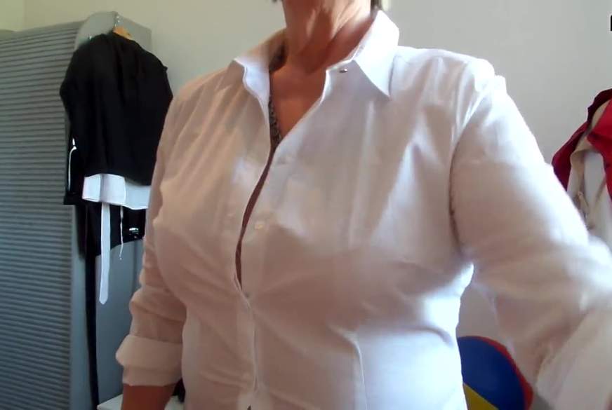 DiereifeBea: Bea präsentiert ihre reifen Brüste