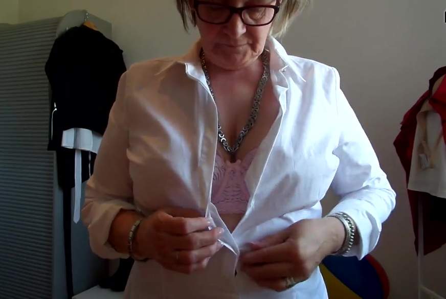 DiereifeBea: Bea präsentiert ihre reifen Brüste