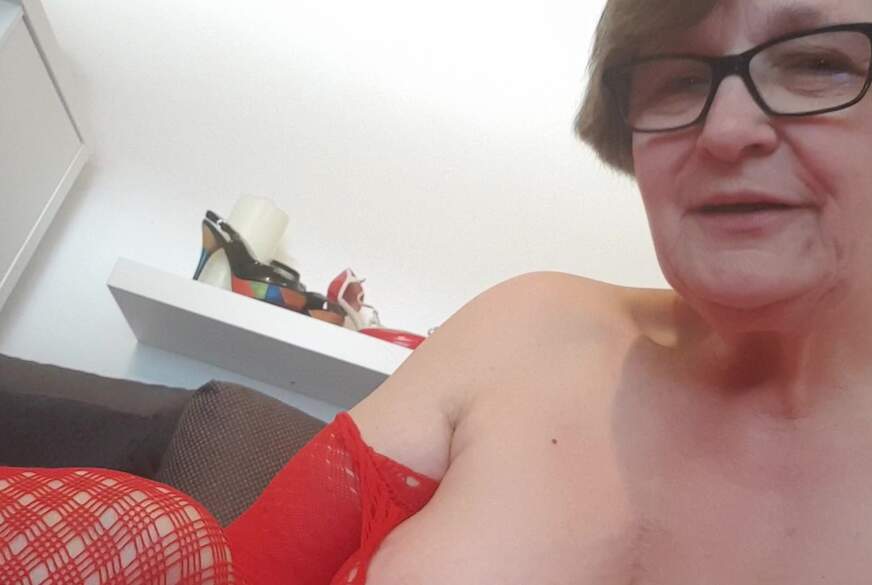 DiereifeBea: deine reife Bea gibt dir eine kleine W************g