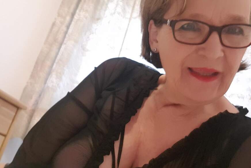 DiereifeBea: Lack-Overknees gesponsert von einem Liebhaber