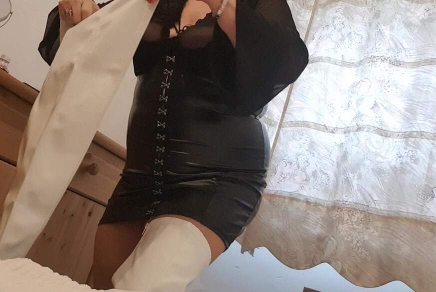 DiereifeBea: Lack-Overknees gesponsert von einem Liebhaber