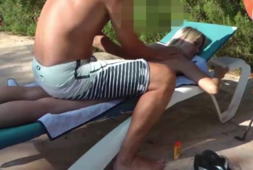 JuliaPink: Urlauber am Pool vernascht