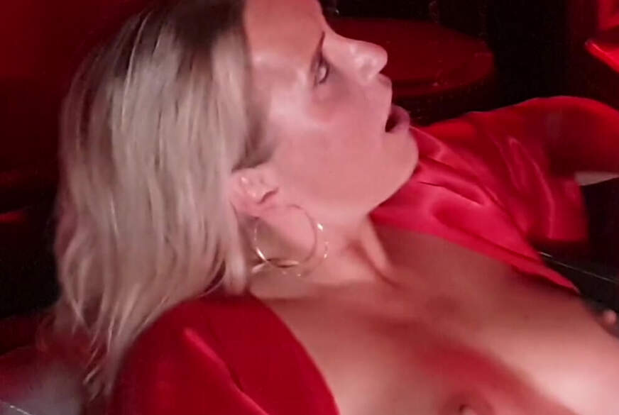 JuliaPink: S****araub im Pornokino