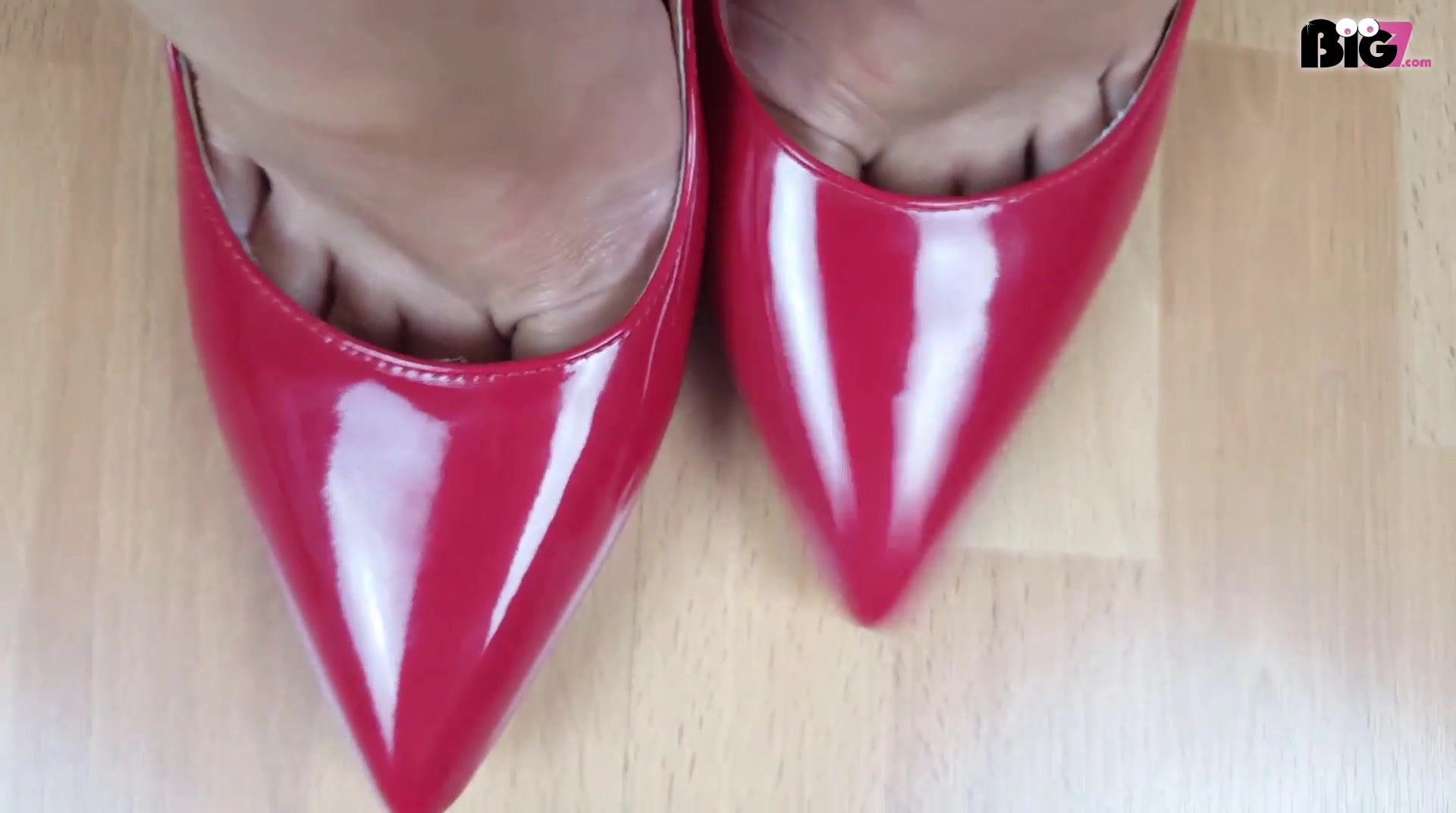 Na, auch mal Lust an meinen geilen Zehen zu lutschen und zu saugen?