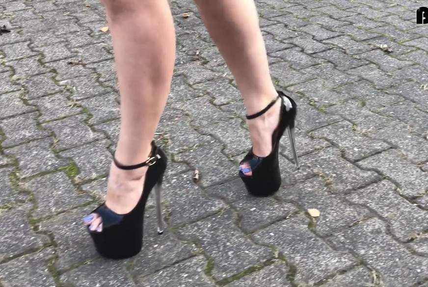 sexy walking in killer heels von Goddess-Lena