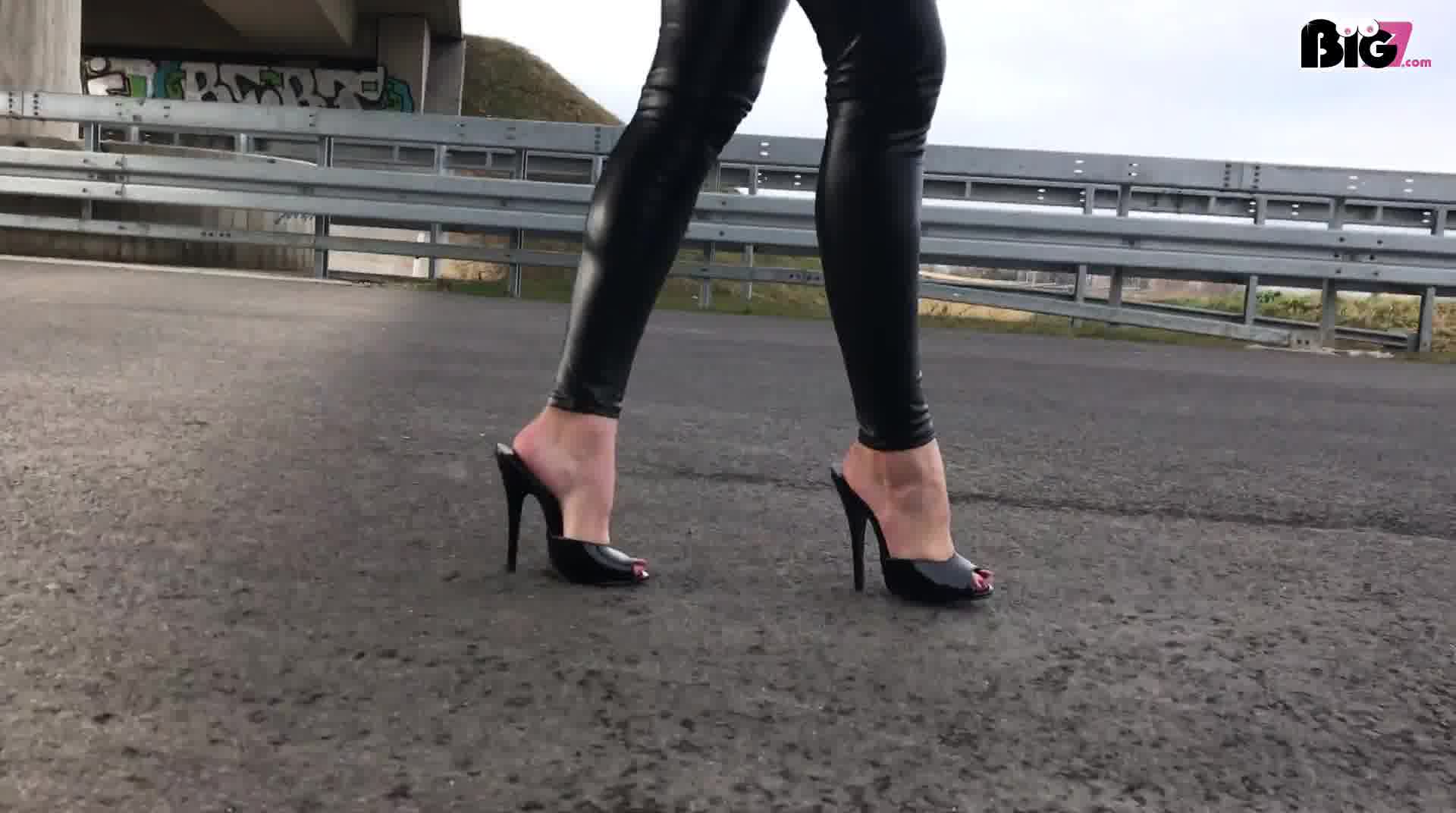 Ich laufe in geilen Mules