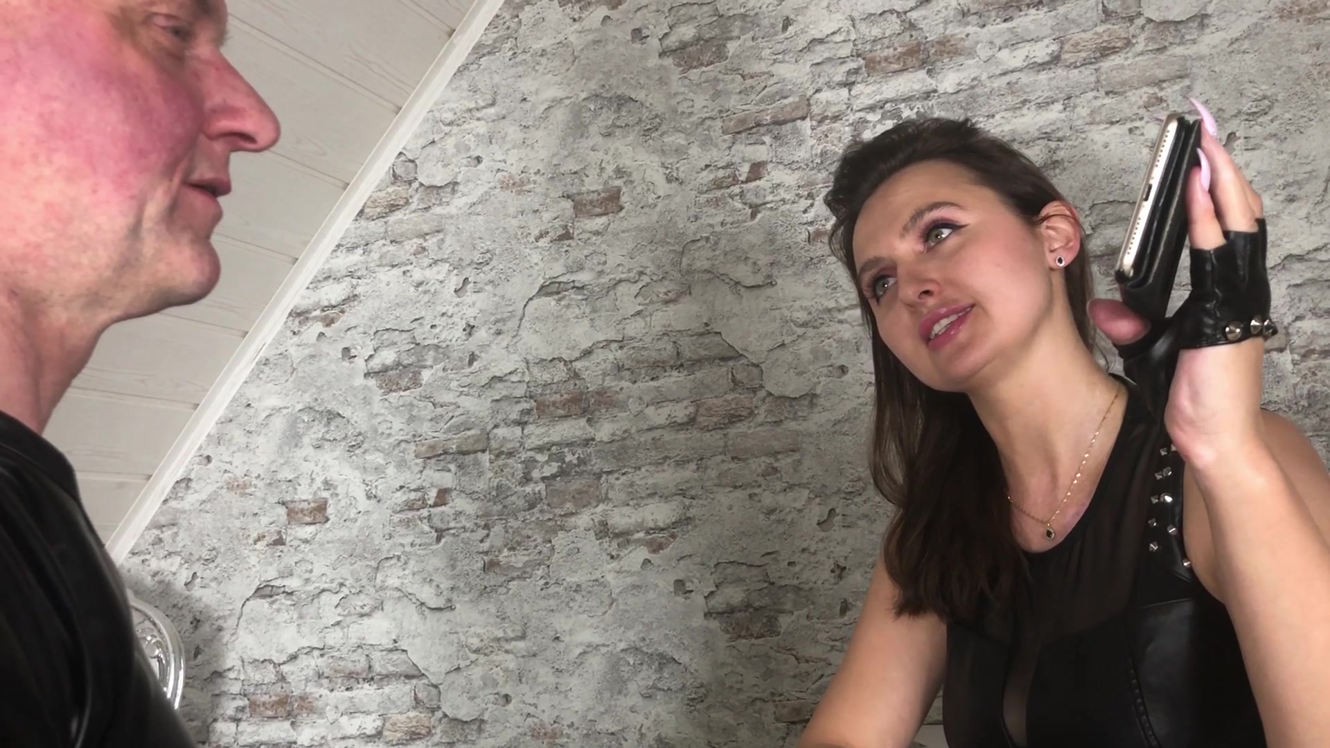 meine Sklavennutte sschaut gerne Gaypornos an hahahaha