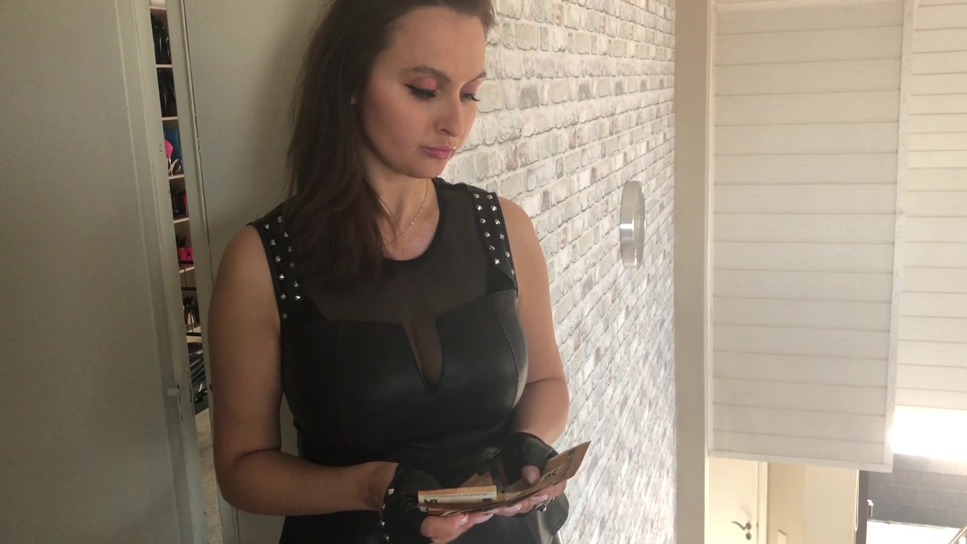 Meine Sklavennutte macht Sport für mich