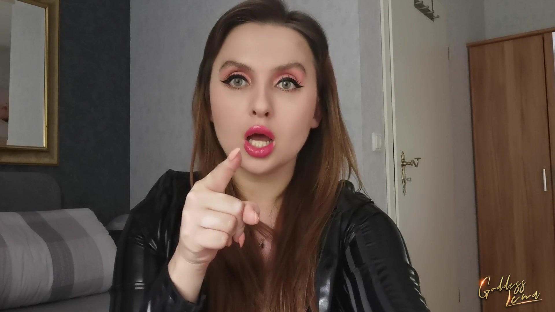 Was denkst du kleiner Loser eigentlich wer du bist! Meinst du etwa ich erlaube dir, das du selbst über dein Sexleben bestimmen darfst? Ganz bestimmt nicht! Ich bestimmte über dein Sexleben, denn dein Sexleben gehört mir, du kleiner Loser! Du wirst wichsen und ich werde dir sagen wie du zu wichsen hast! Wenn ich Sex hatte wirst du Loser Sex haben dürfen, allerdings nicht mit mir oder einer anderen Frau. Du wirst Sex mit vollgewichsten Kondomen haben! Fickreste von mir und meinem Lover, damit wirst du Loser dich beschäftigen! Du wirst alles Schlucken was ich und mein Lover dir vorsetzen werden. Nicht nur Sperma, sondern auch Rotze oder sogar Pisse, du wirst schlucken! Nur das ist dein Sexleben und ich bestimme darüber!