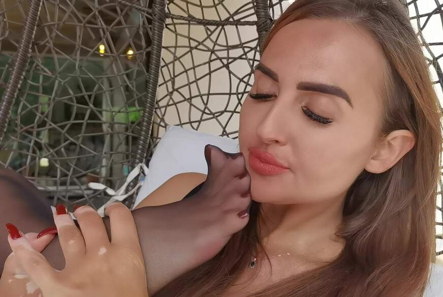 Goddess-Lena: S*****z, mein Mund und Nylonfüße