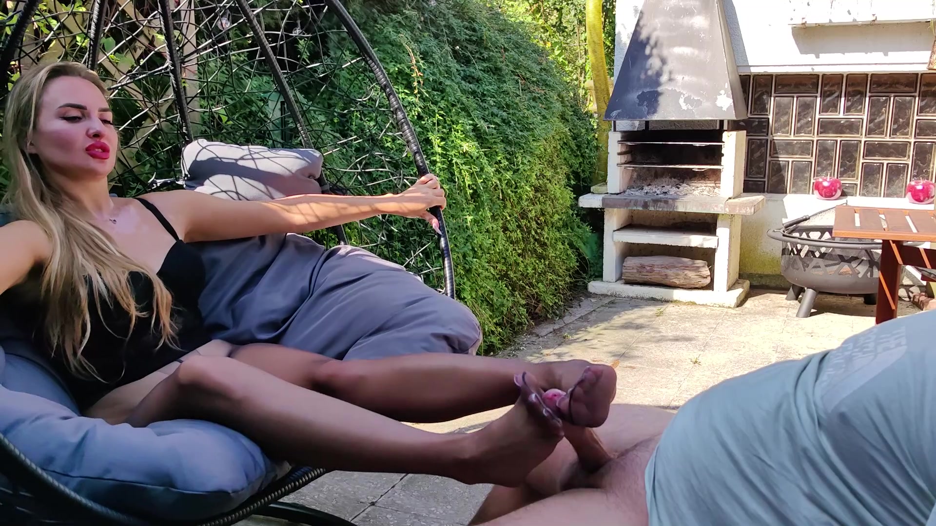 Footjob in the Garden It was a beautiful summer\'s day. Good weather always makes me want to pursue my passions. I love to make a cock explode with my feet.