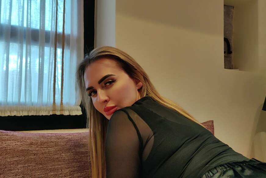 Goddess-Lena: Schwarze Nylons, h**te Fakten. Meine Sohlen, dein Ende