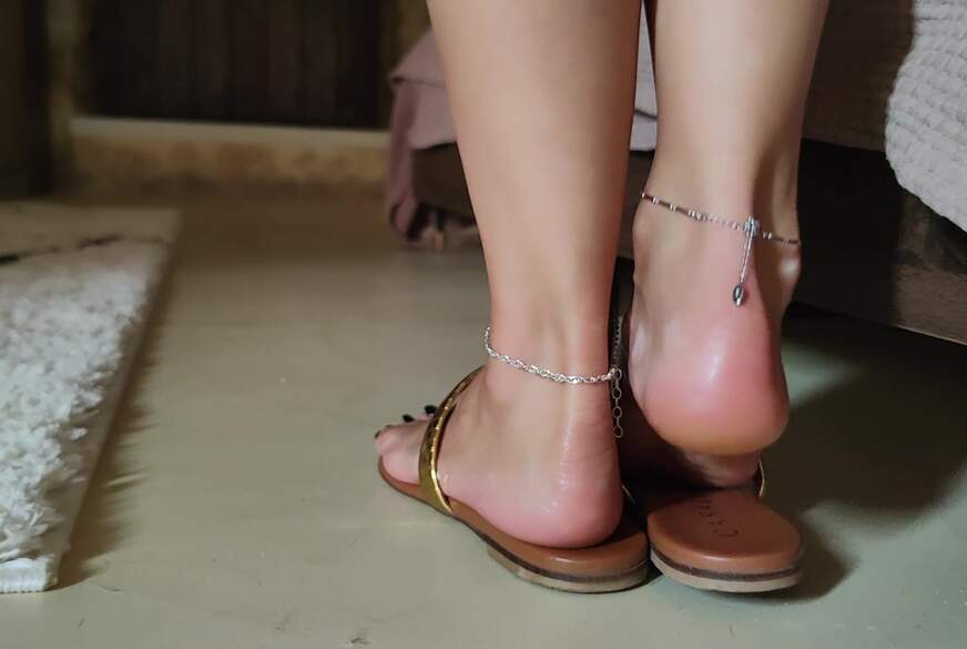 Foojob mit flachen Sandalen von Goddess-Lena