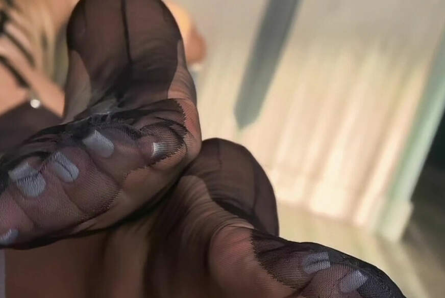 Goddess-Lena: Stocking Foot Job