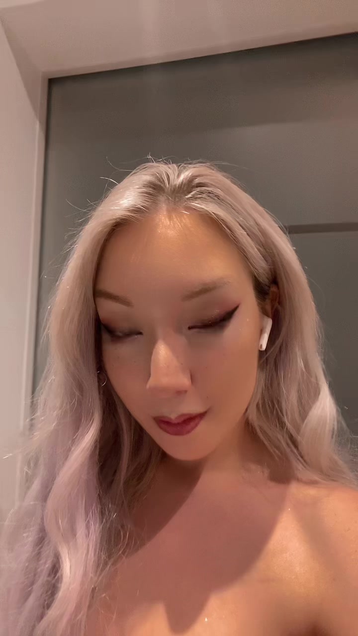 Du siehst jede Bewegung, jeden Tropfen und jedes Detail.... Und wenn ich komm, will ich , dass du es auch tust!