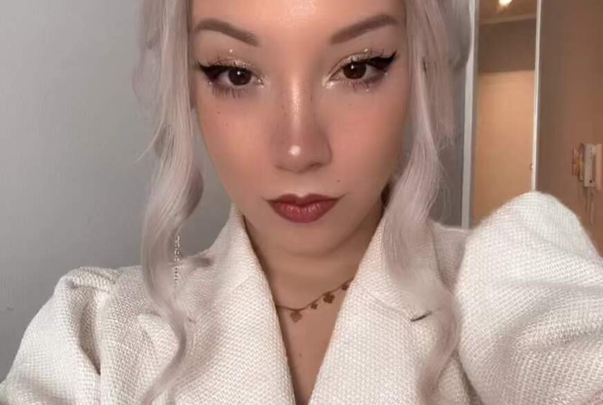 Lady-Khaleesi: Ich ziehe mich langsam für dich aus...