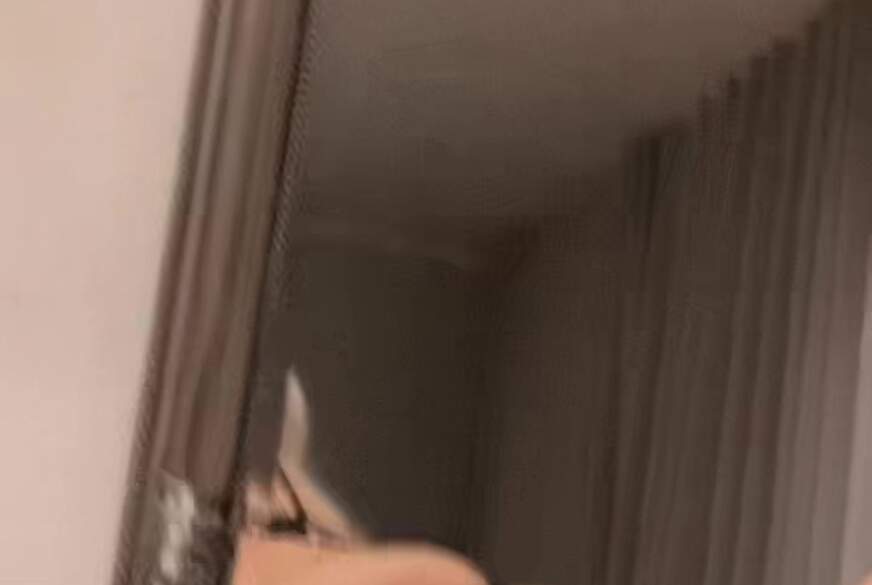 Lady-Khaleesi: Ich liege hier   ganz für dich   und meine F****r wandern langsam über meinen Körper  Willst du s