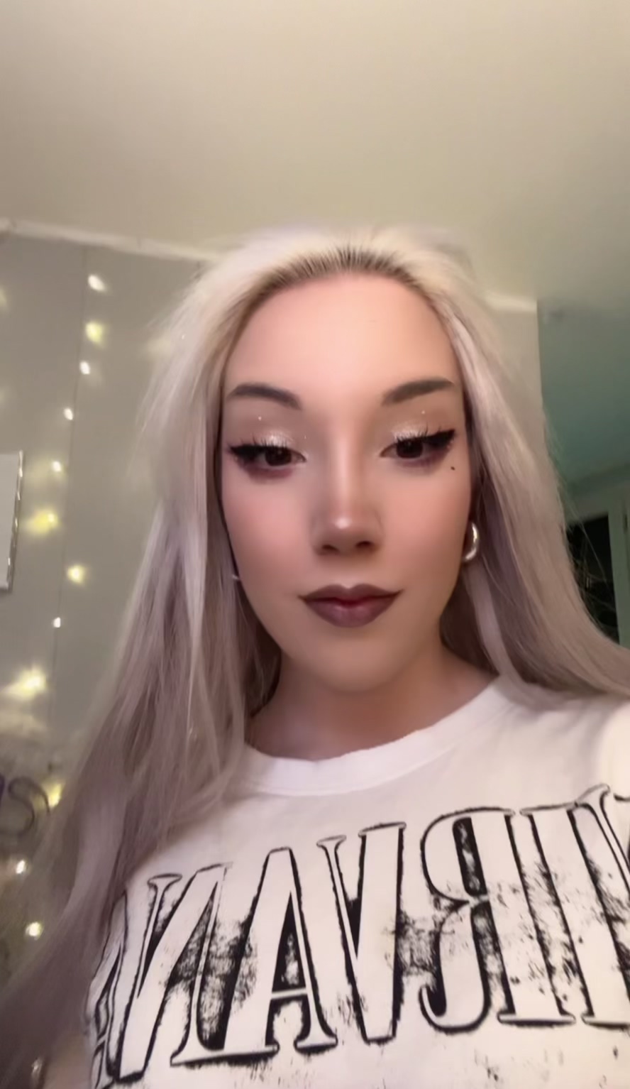 Ich fühle mich gerade ziemlich geil Ich reibe meine Muschi nur für dich.