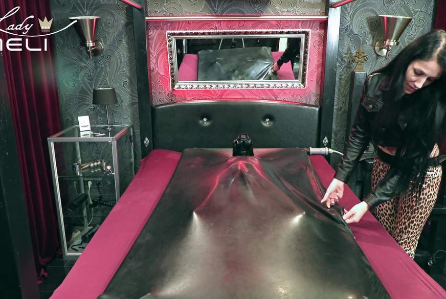 Im Latex Vakuumbett deiner Herrin von LadyMeli