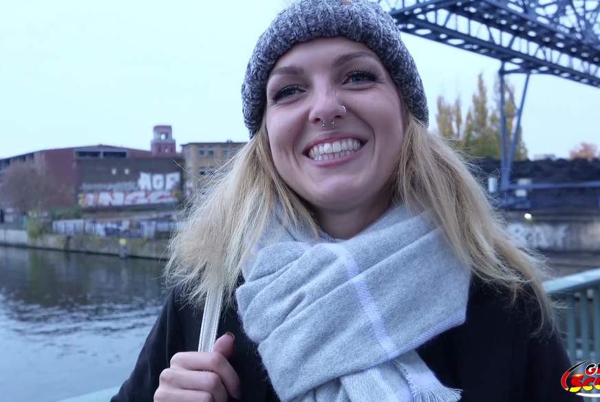 Studentin Amelie in Berlin für Geld das erste Mal g*****t Teil 1 von German-Scout