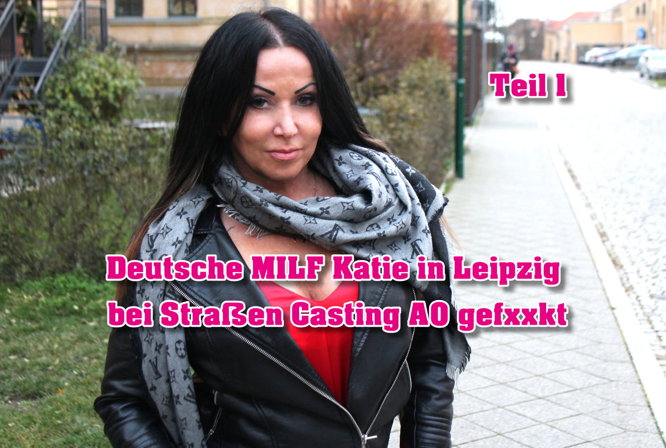 In einer Leipziger Nebenstraße sah ich diese MILF in Jeans und gut eingepackt. Meine Chancen schätze ich nicht so groß ein, aber wer nicht wagt der nicht gewinnt und so sprach ich sie an. Ich erfuhr, dass sie eigentlich im Stress ist weil sie Schlüssel für eine Wohnung bekommen hat. Sie soll sich diese angucken, weil sie da eventuell einziehen möchte. Aber ich bin ja nur heute in Leipzig und würde sie gerne als Model in meine Kartei mit aufnehmen. Und als ich ihre noch ein wenig Geld bot nahm sich mich einfach mit zur Besichtigung. In der leeren Wohnung angekommen erzählte ich ihr was ich bräuchte, und das waren für den Anfang Bilder und ein Interview. Also machten wir diese direkt und sie wurde immer lockerer und ich hatte auch das Gefühl das sie untervögelt war. Denn sie streckte ihren Po immer wieder raus und guckte mich aufreißend an. Das ließ ich natürlich nicht ungenutzt und packte ihr einfach mal an den Po mit der einen Hand während ich Geld in der anderen hatte.