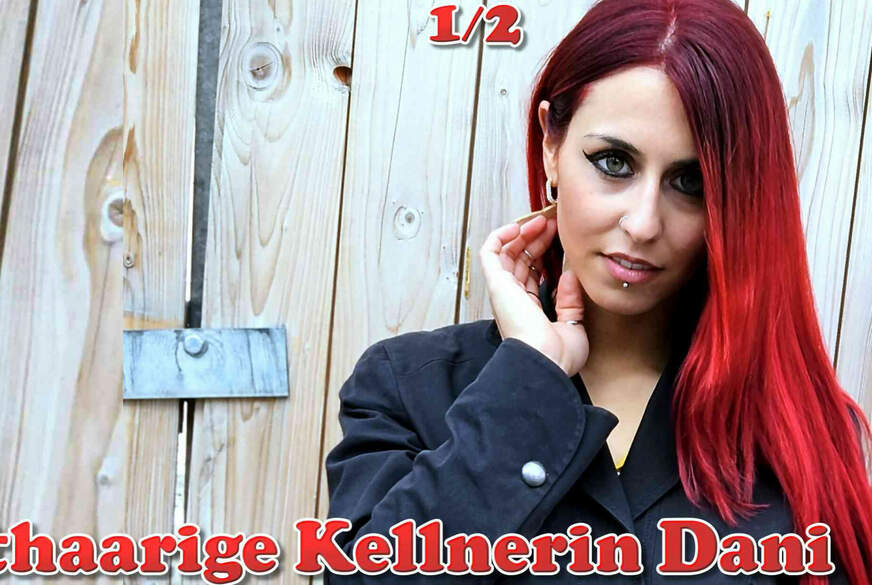 Rothaarige Kellnerin Dani beim Porno Casting 1 von German-Scout