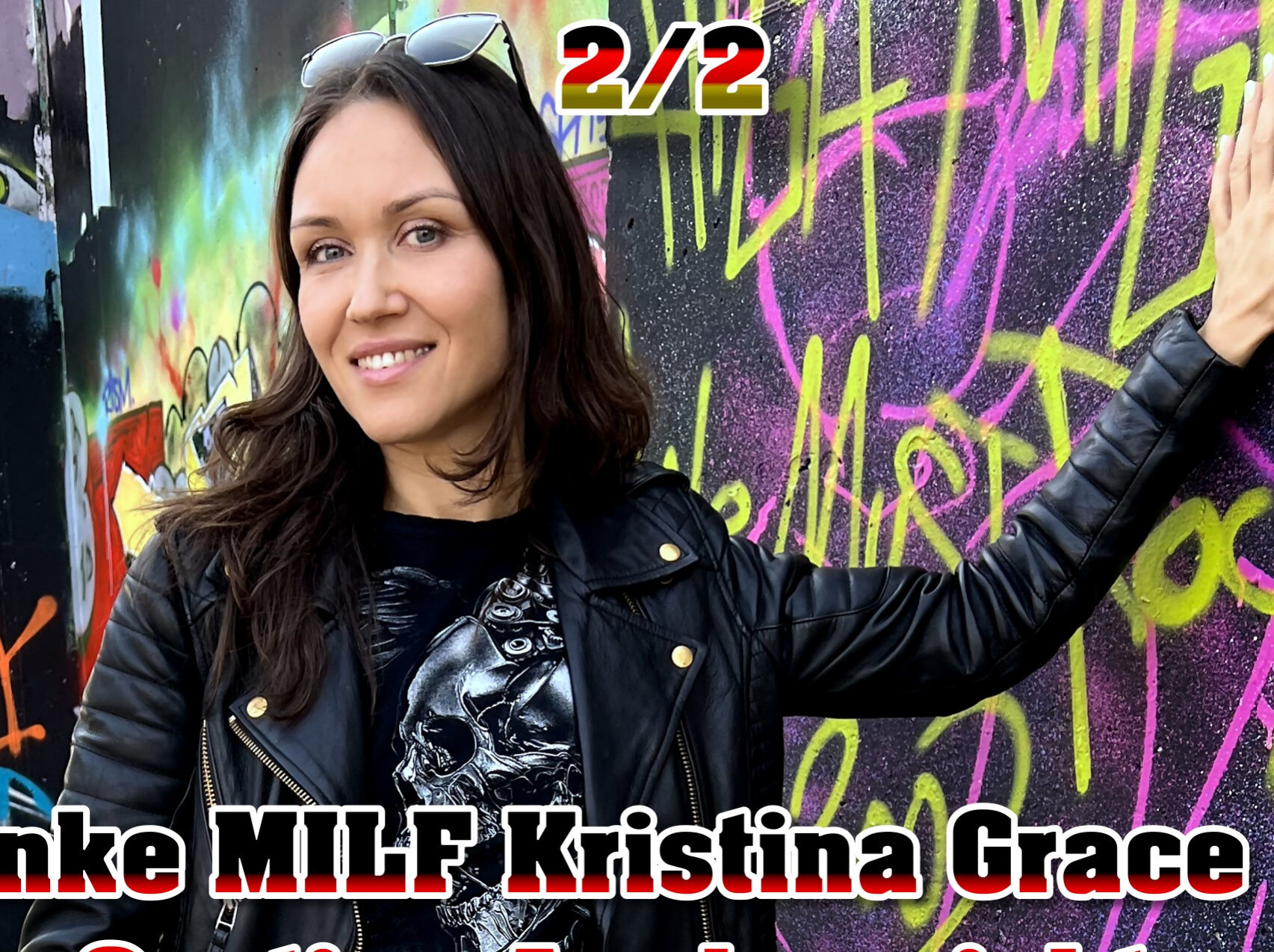 Immer wieder habe ich es an diesem Tag hier in Berlin versucht. Aber dann kam ich mit der super schlanken Russin Kristina ins Gespräch. Sie wurde schnell locker und ich durfte erste Bilder von ihr machen. Durch die Kälte war es ein leichtes sie davon zu überzeugen für weitere Bilder zu mir zu gehen. Dort angekommen saß sie bald in schwarzer Unterwäsche und Strapse vor mir.Kurz danach merkte sie meine Beule in der Hose und packte ihn einfach aus. Nach tiefen und versauten blasen streckte sie mir den kleinen Arsch entgegen. Ich durfte ohne Kondom ran und kurz danach steckte mein Teil in ihrem Po. So durfte ich die zarte reife Sexbombe schön ficken und zwischendurch leckte sie mein Arschloch. Lange konnte ich so nicht mehr aushalten und spritzte in ihr Gesicht.