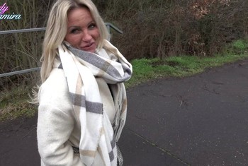 Nylon F**k ! Jogger hilft bei Autopanne