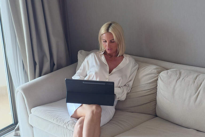 Candy-Samira: Business-Lady! 20 J Praktikanten a*******t!