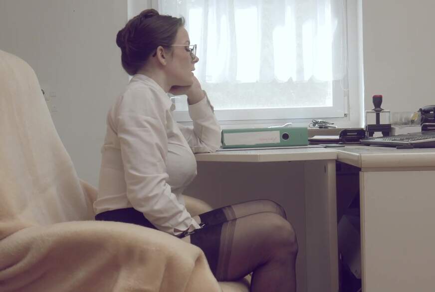 CruelAlice: Betrüg deine Frau - Assistentin verführt