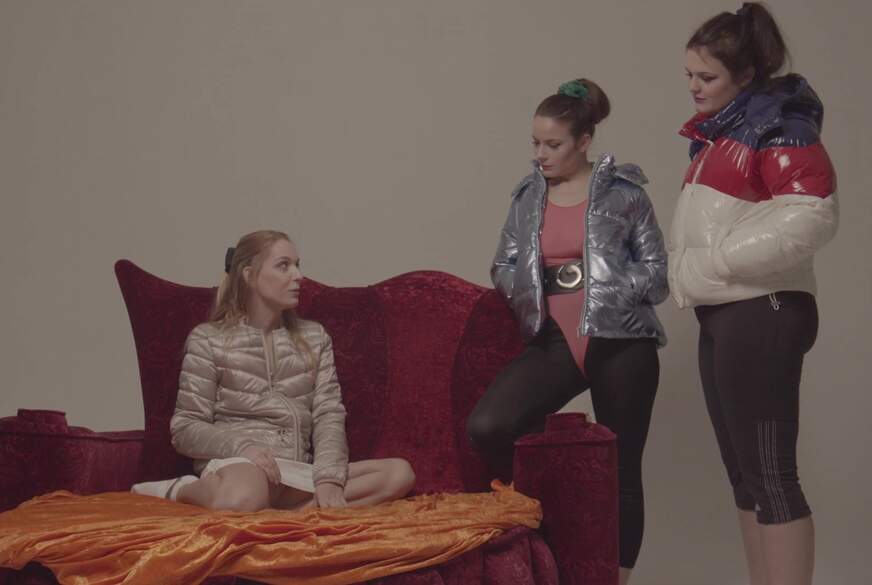 CruelAlice: Daunenjacken Girl Gang - Aufnahmeprüfung