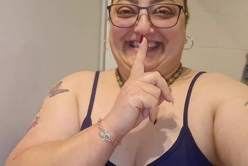 Sabrina2211: Keine bissen Privatsphäre zum Masturbieren unter der Dusche!