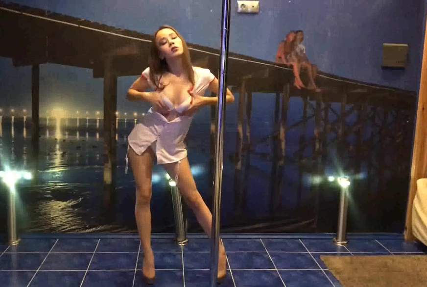 YulietteKiss: Strip einer Krankens*******r