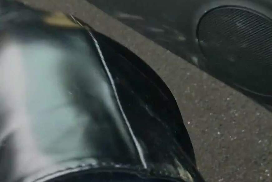 MissShiny: Stiefel unterwegs zum Cash and Go