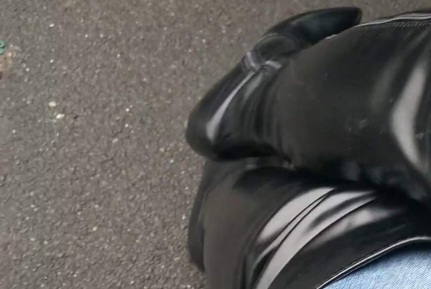 MissShiny: Stiefel unterwegs zum Cash and Go