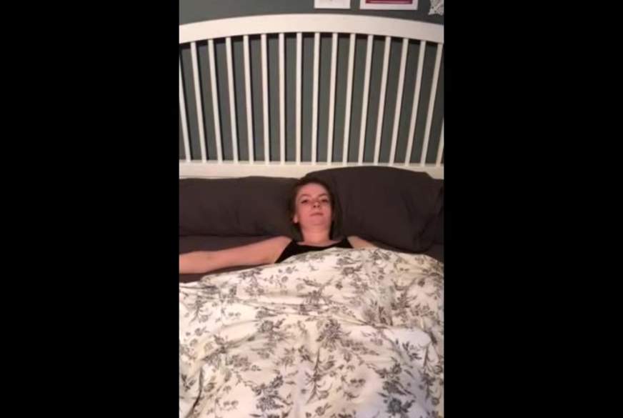 MagdalenaXxs: BEHAARTE M****i P**sT INS BETT