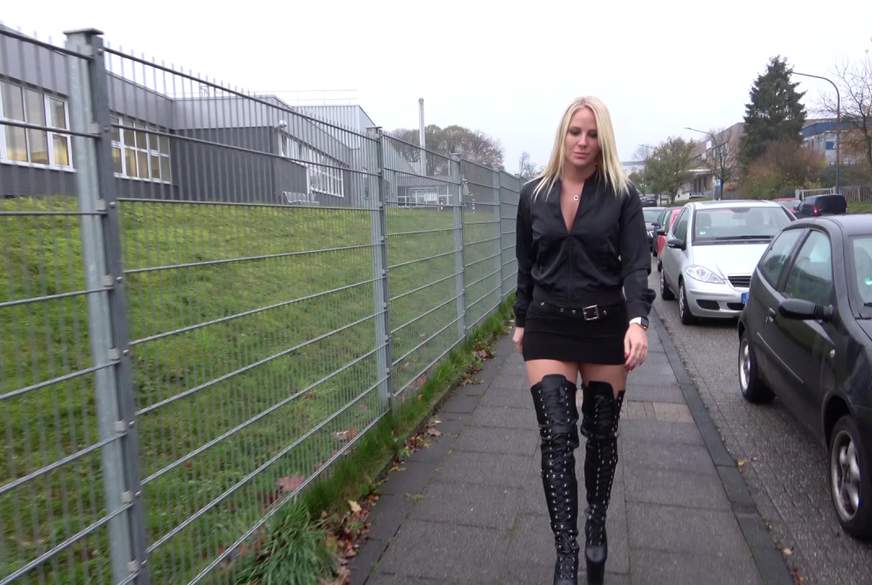 GinoGemelli: Geile Blondine im Wohnwagen a*******t