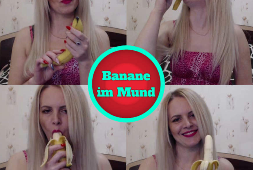 ReifeClarissa: Banane im Mund